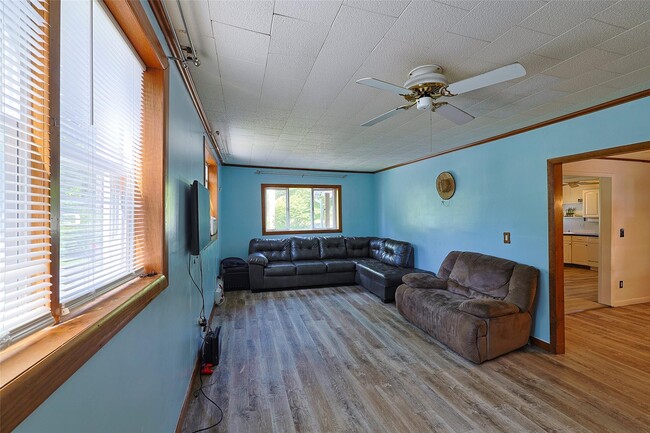 Building Photo - 18 Maples Ln