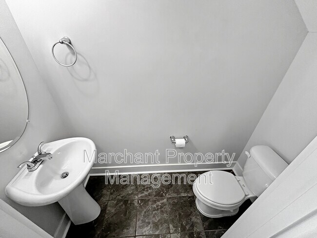 Building Photo - 766 Elmbrook Dr