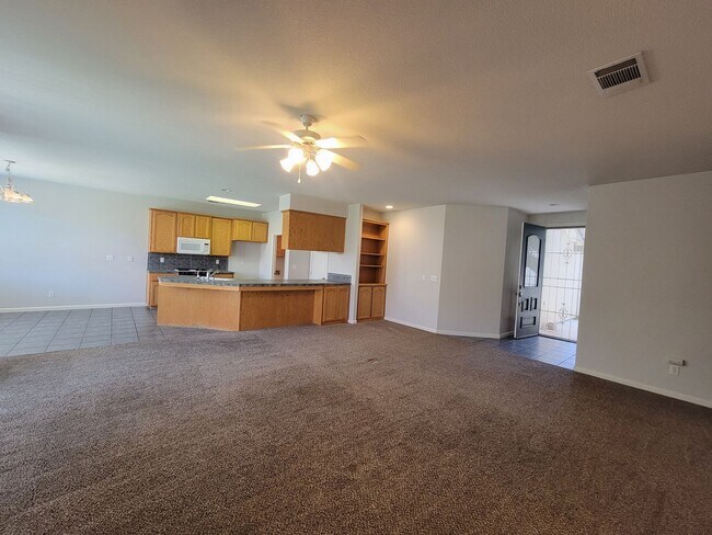 Building Photo - 1 year lease
