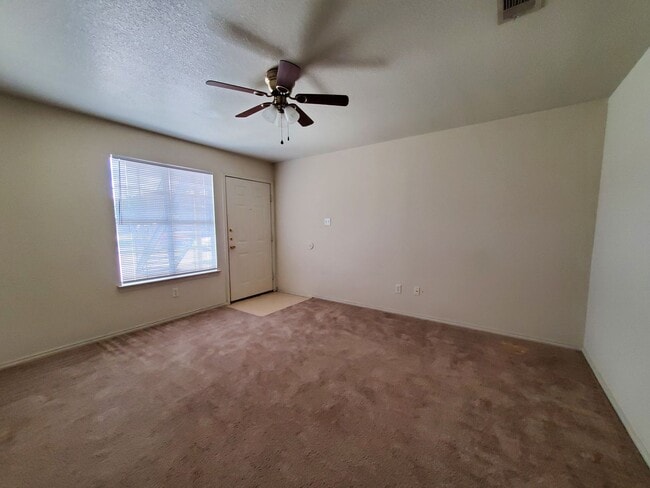 Building Photo - 3308 Hereford Ln