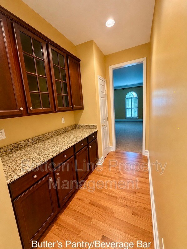 Building Photo - 8045 Talcott Dr