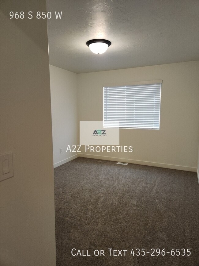 Building Photo - 968 S 850 W