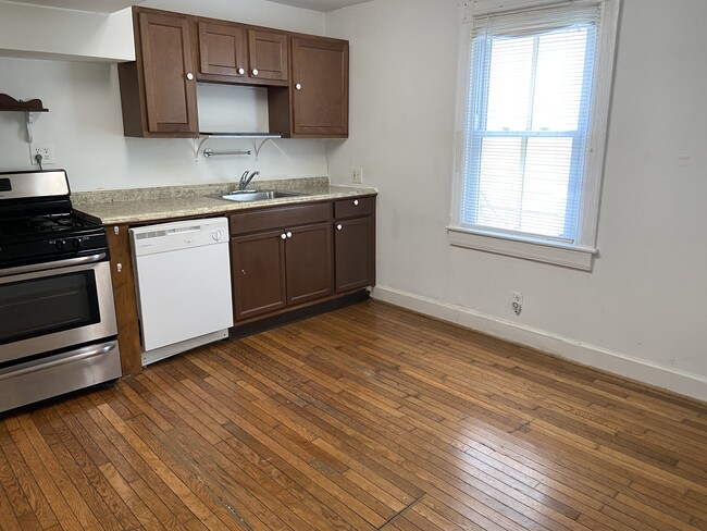 Kitchen - 204 11th St