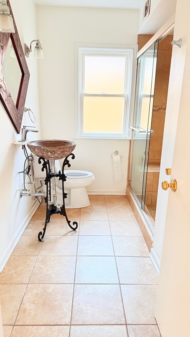 Building Photo - 7513 Kenton Ave