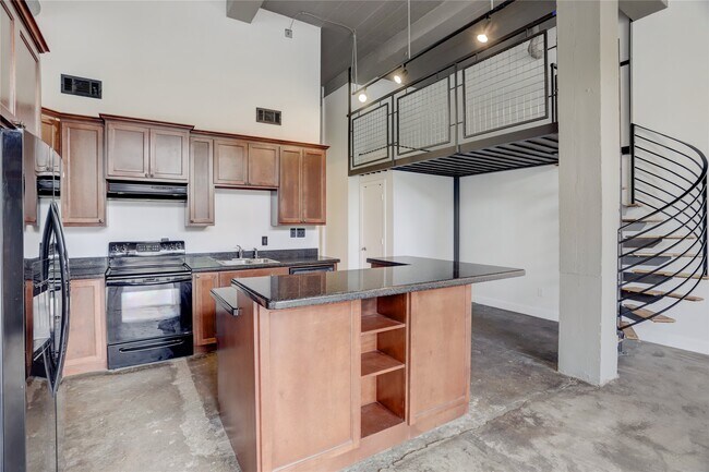 Building Photo - 915 N San Jacinto St