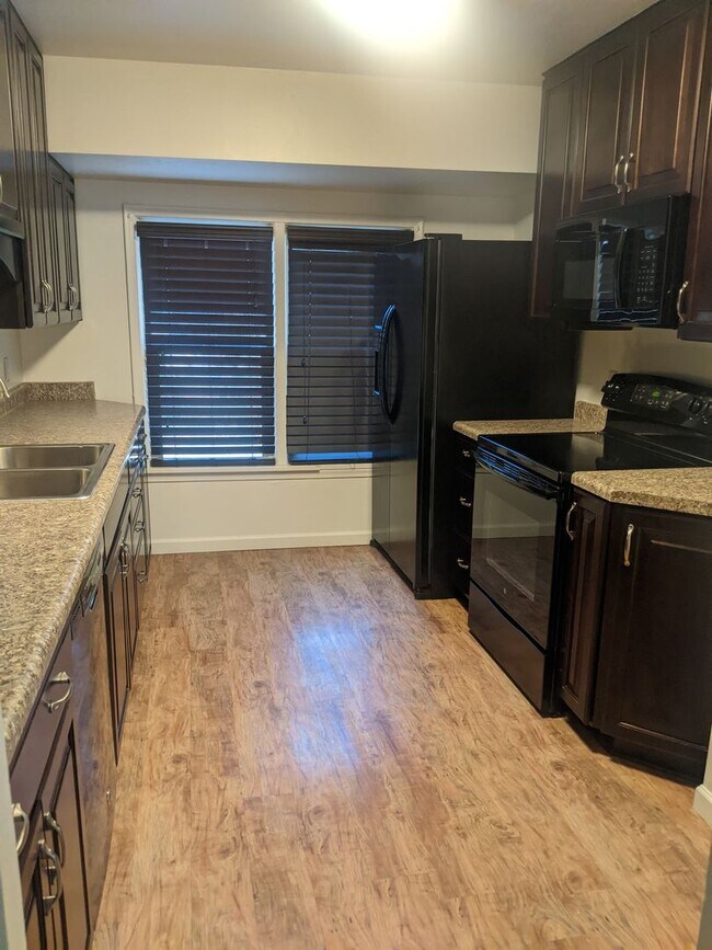 Building Photo - 2 Weeks Rent Free – Spacious 3 Bed / 2 Bath Ogden Home with Finished Basement