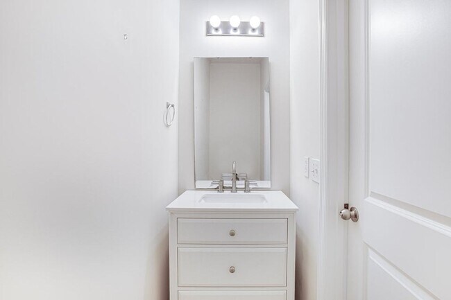 Building Photo - 2 Bedroom, 2.5 Bathroom Townhome in Landings at Montague - Goose Creek