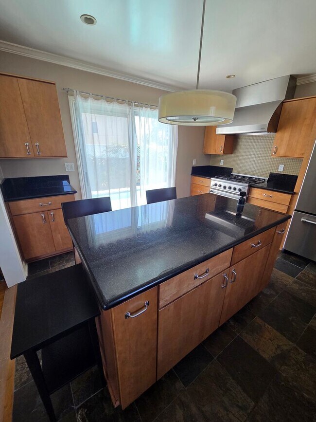 Building Photo - 1501 Edris Dr