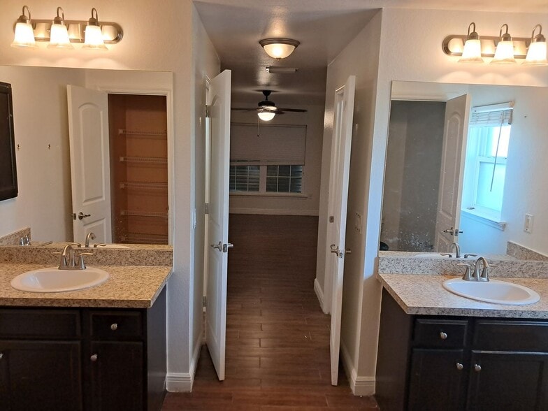 Building Photo - Beautiful 3 Bedroom +Den Pool Home for Rent!!!