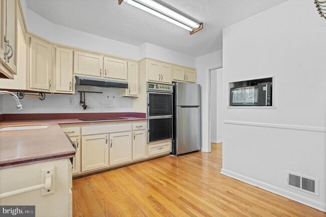 Building Photo - 6311 Barrs Ln