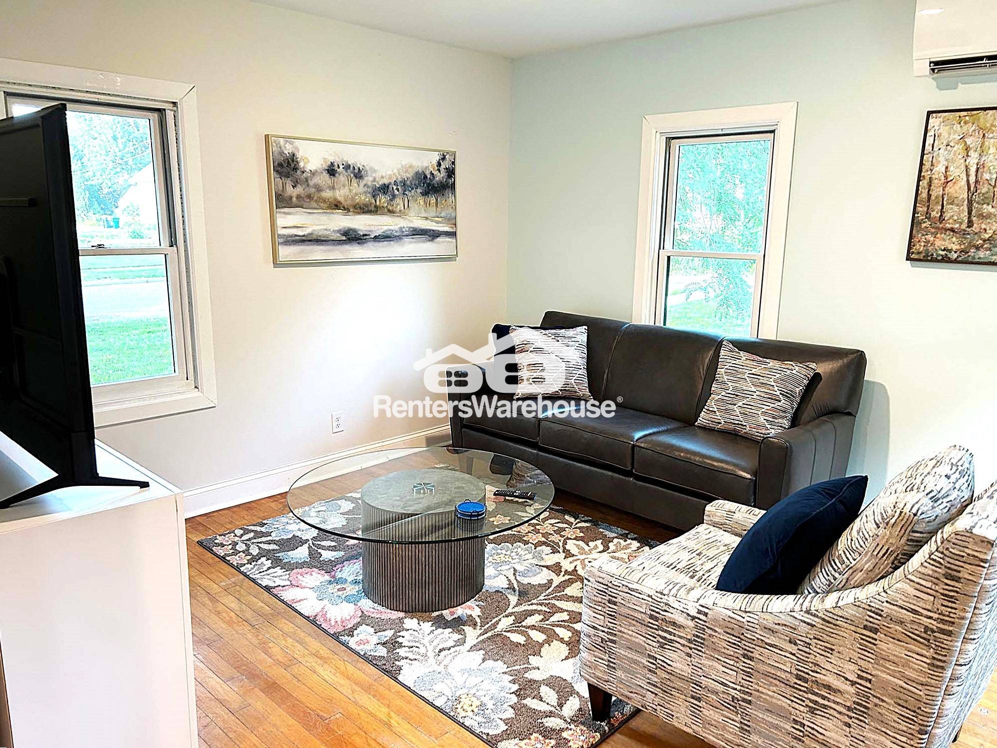 Building Photo - 304 Oak St