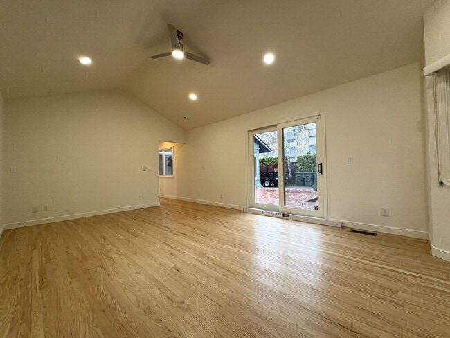 Building Photo - Beautifully Updated 3BD/2BA + Office Single-Family Home in Palo Alto