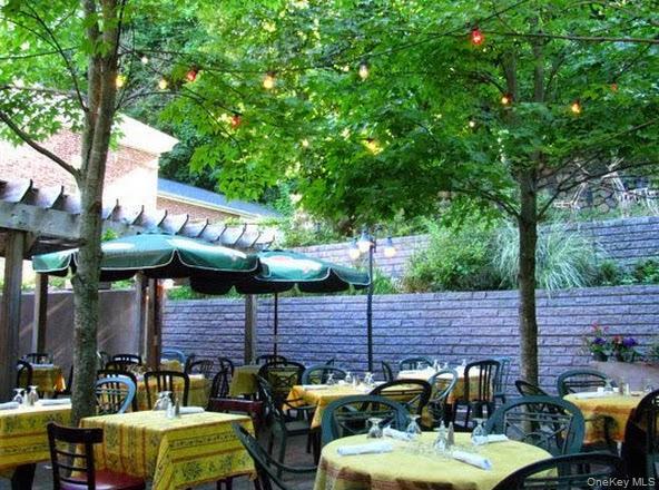 Building Photo - 2 W Lawrence Park Dr