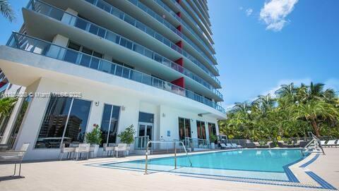 Building Photo - 2600 E Hallandale Beach Blvd