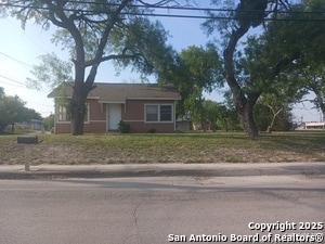 Primary Photo - 835 Grosvenor St