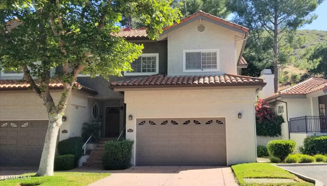 Primary Photo - 3075 E Hillcrest Dr