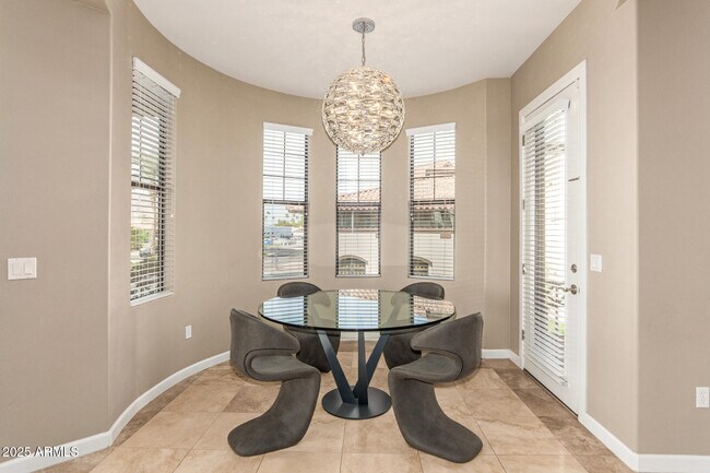 Building Photo - 7297 N Scottsdale Rd