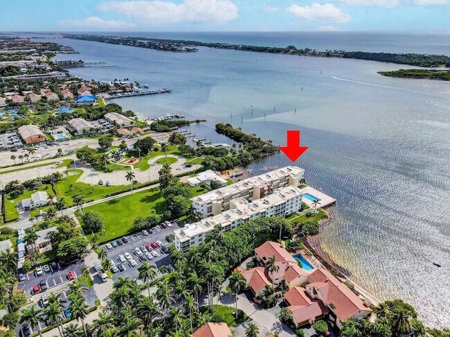 Building Photo - 1820 New Palm Way