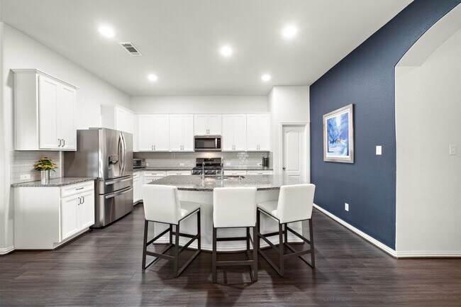 Building Photo - 23706 Via Viale Dr
