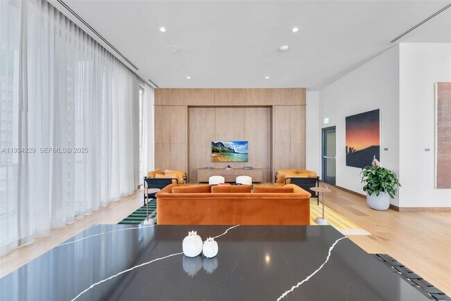 Building Photo - 11 NE 6th St