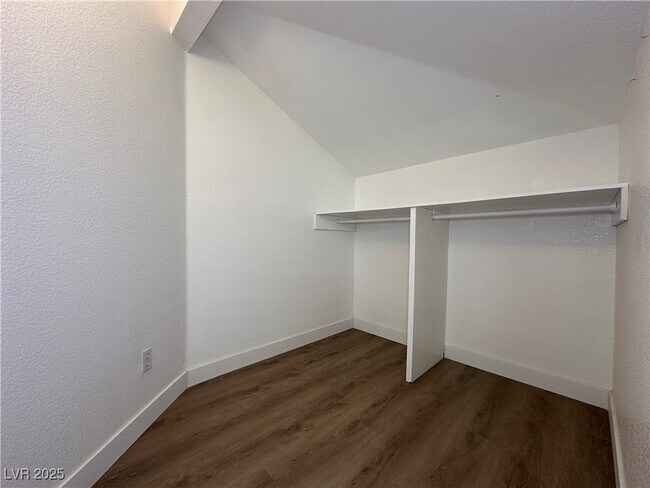 Building Photo - 6987 Wineberry Dr