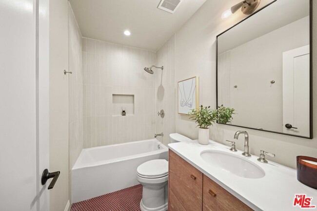 Building Photo - 5622 Babbitt Ave