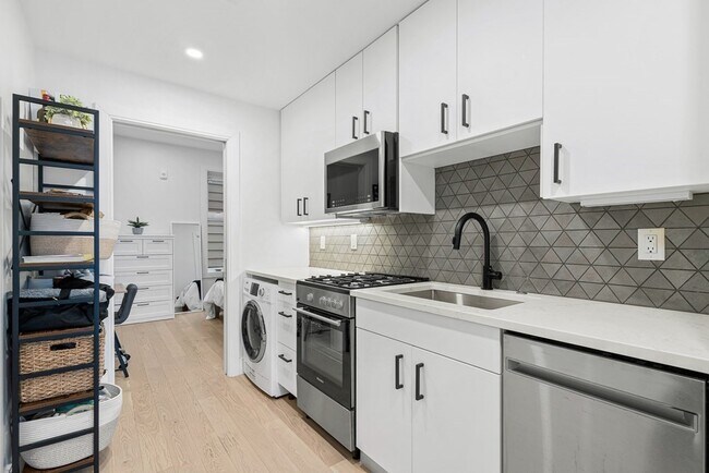 Building Photo - 71 Border St