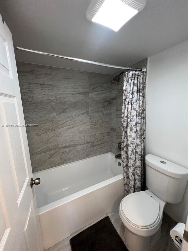 Building Photo - 20515 E Country Club Dr