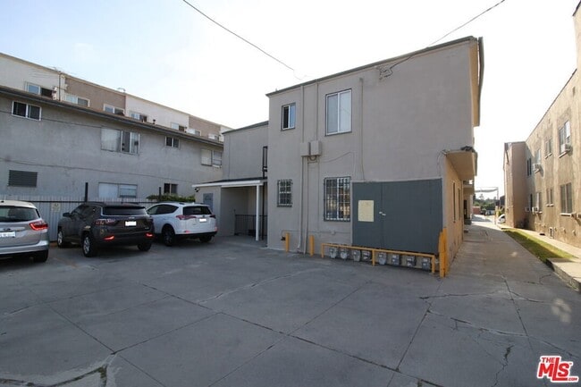 Building Photo - 1022 S Norton Ave