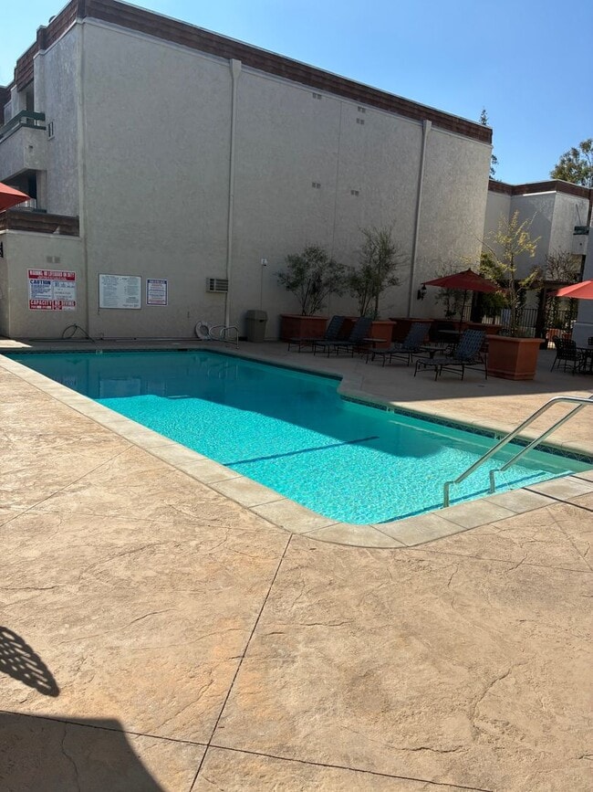 Building Photo - BRAND NEW 1 BEDROOM 1 BED UNIT!!!!