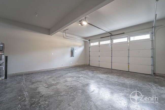 Building Photo - 4915 NE 2nd Ct