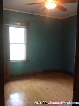 Building Photo - 657 Case Ave E
