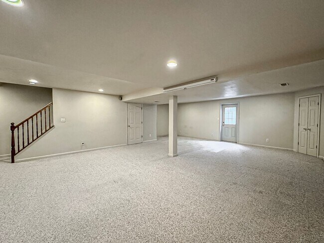 Building Photo - Fantastic 4 Bed 3.5 Bath Colonial Home Sitting On A Large Private Lot In Desired Old Bridges Estates