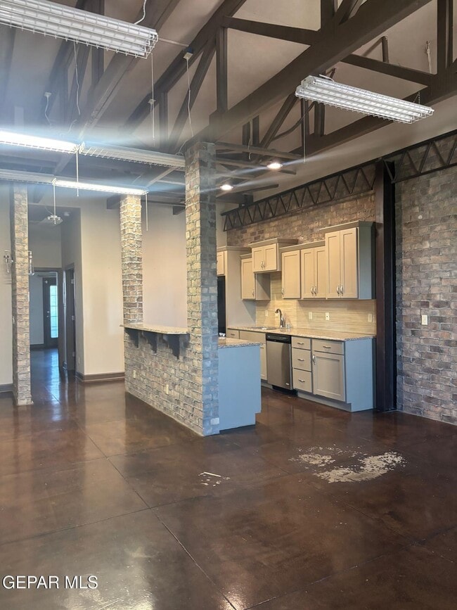 Building Photo - 6350 Escondido Dr