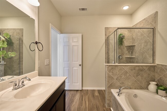 Building Photo - 2214 Timberland Country Ct