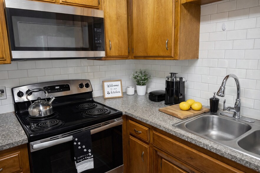 Building Photo - 2811 Dracena St