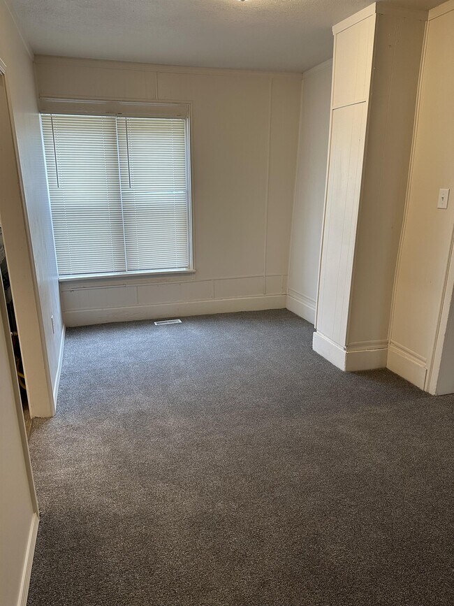 Building Photo - 1306 N Walnut St