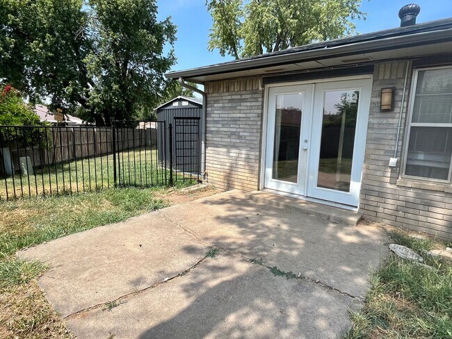 Building Photo - Charming 3 Bed 2 Bath!!