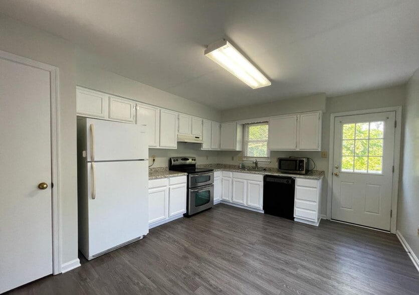 Building Photo - 8729 36th Ave