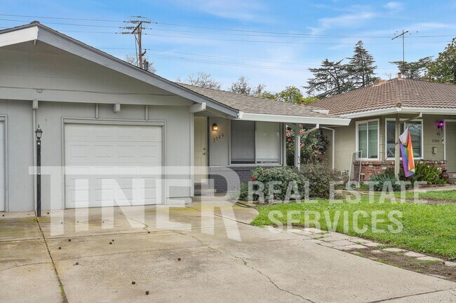 Building Photo - 2304 Villanova Cir