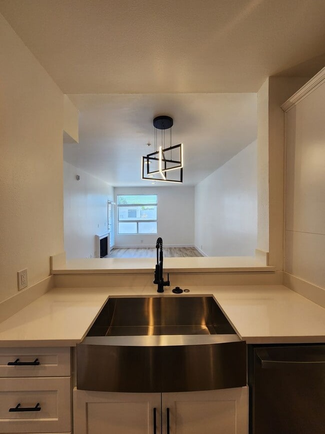 Building Photo - 14515 Dickens St