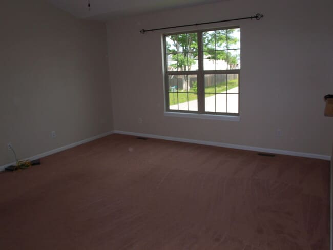 Building Photo - Available in April 6th!!