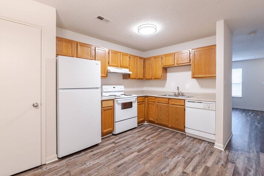 Building Photo - The Village at England Run Townhomes