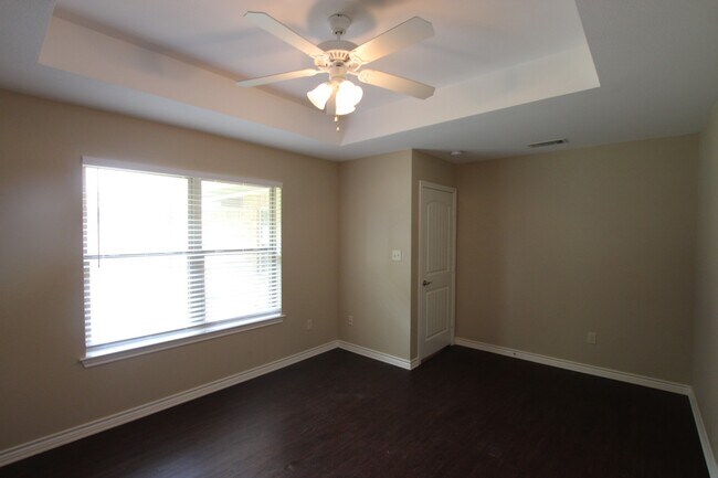 Building Photo - Gorgeous 3 Bedroom Home in The Ranch Subdi...