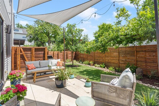 Building Photo - 1217 1/2 W 39th St