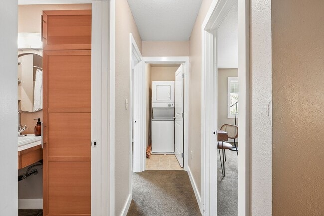 Building Photo - 4934-4942 NE 32nd Place