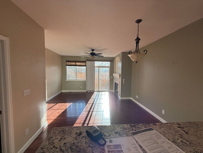 Building Photo - Newly updated 2 story townhome with single car garage in Littleton