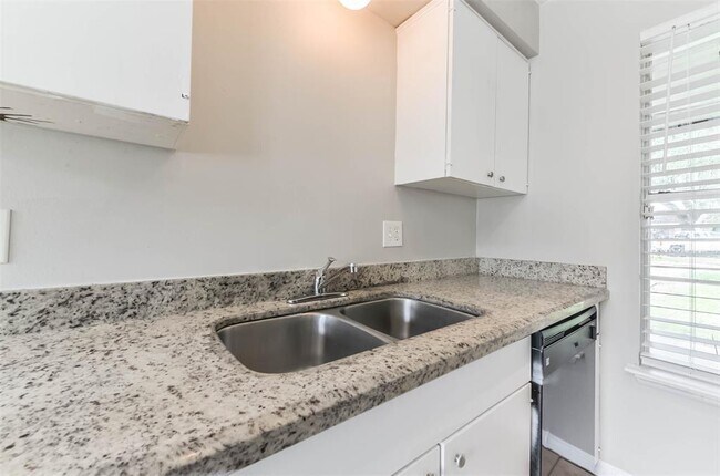 Building Photo - 5339 Castlecreek Ln
