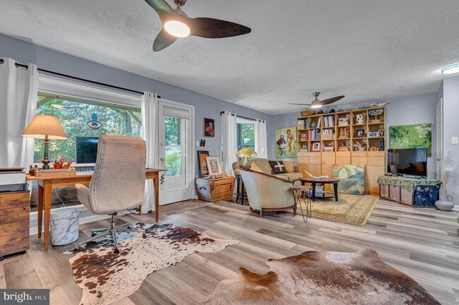Building Photo - 4013 Carousel Way