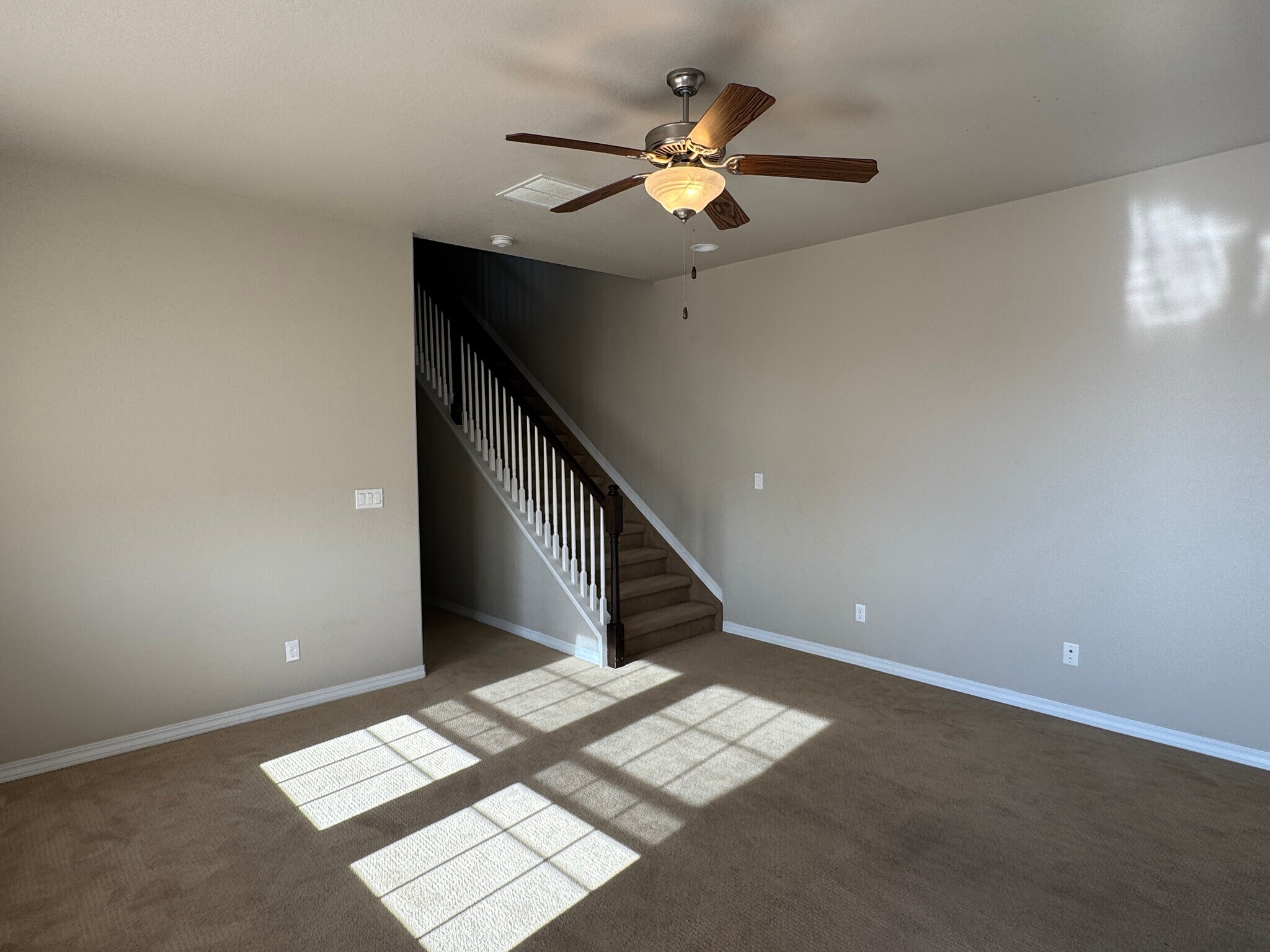 Building Photo - 475 Eclipse Dr